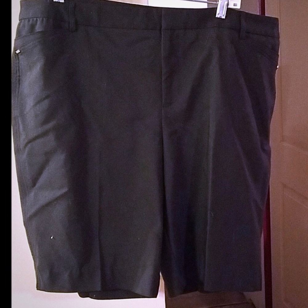 New black walking shorts 16w